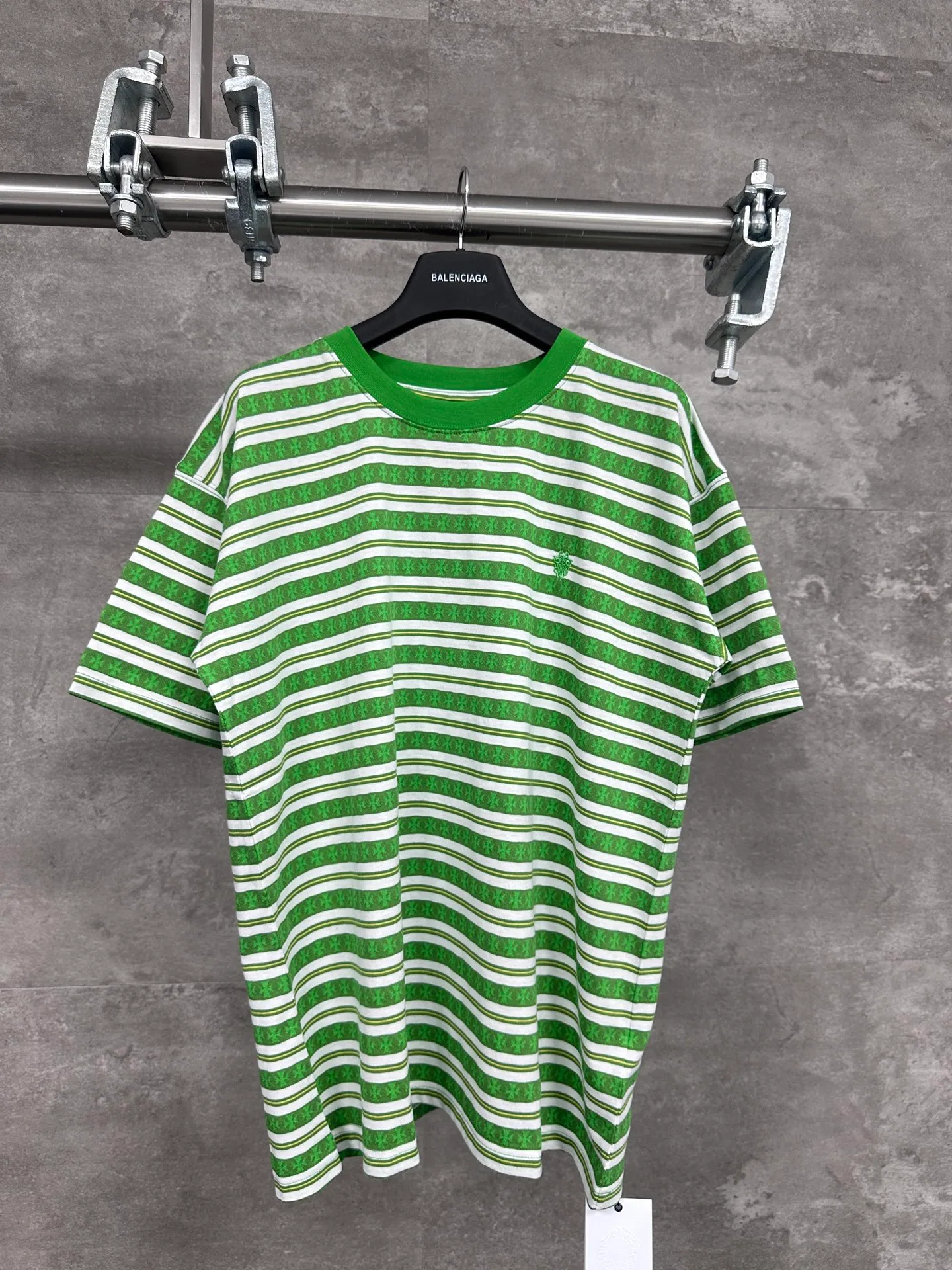 🅿️270 🔥 CH Croix Heart Full-print striped TEE limited edition casual loose short-sleeved T-shirt, same style for men and women, yarn-dyed color matching, code size S M L, full size available from stock. Process description: Made of 26 single yarns, 200 grams of 100% cotton fabric, ribbed and custom-dyed, imported embroidery machines are used for embroidery, and every thread routing detail is strictly in accordance with YB to restore ZG quality.